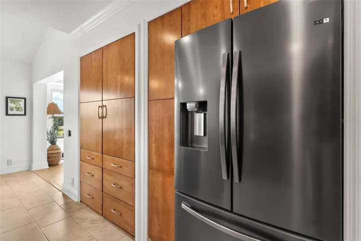 Well done kitchen with style...