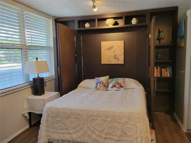 Extended Murphy bed