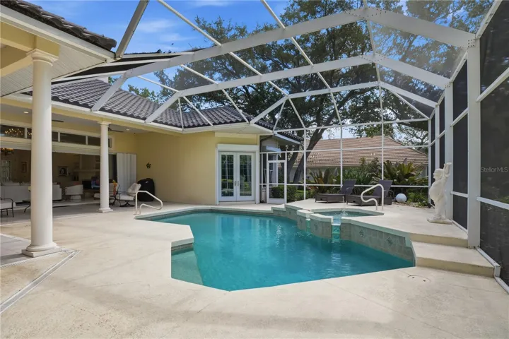 Beautiful Pool area  Bright and Sunny