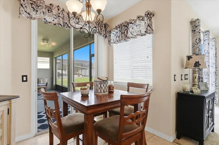 Dining area/Kitchen nook