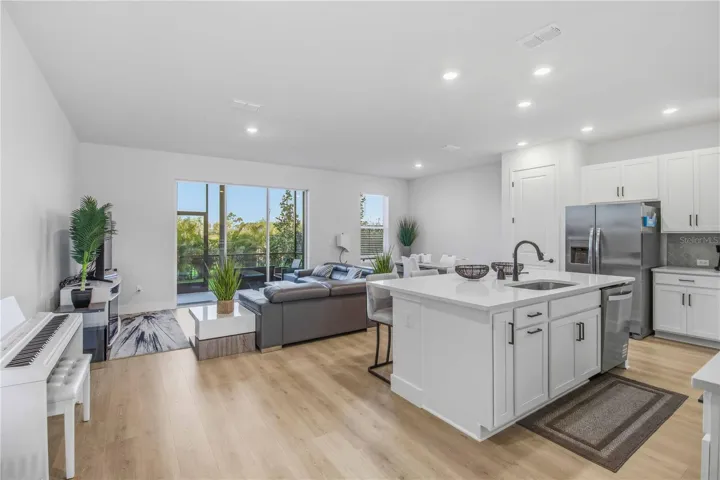 Kitchen/ Living Room