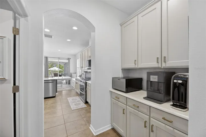 Dry Bar/Butler's Pantry