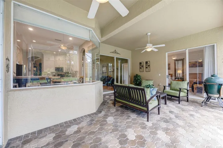 What a gorgeous outdoor living area to entertain friends and family!