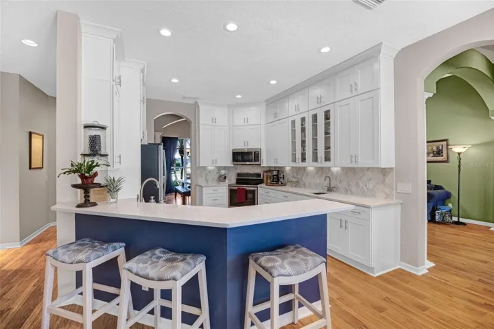A breakfast bar allows the opportunity for social gatherings.