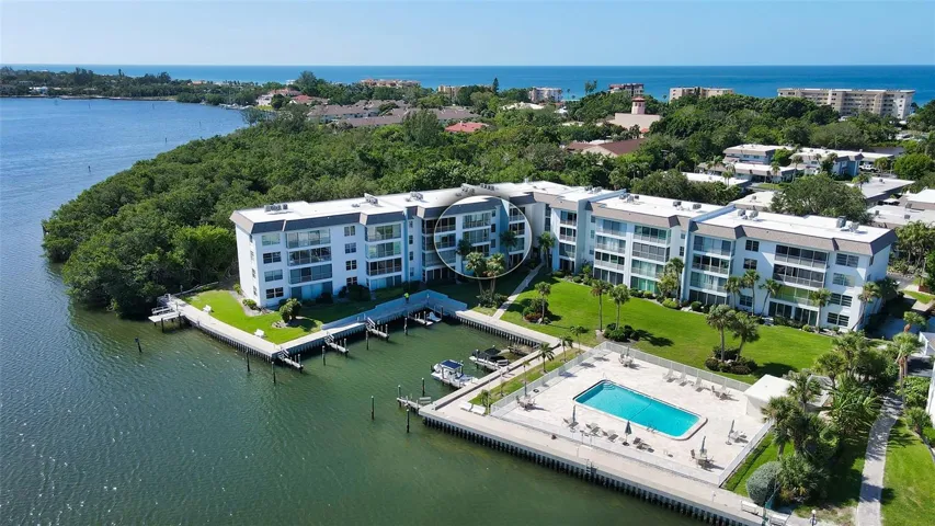 Bay Front Sutton Place w/ Deeded Gulf Beach Club