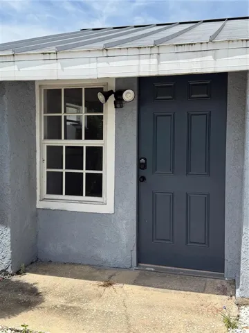 Back Studio - RENTED SEPARATELY FROM MAIN HOME