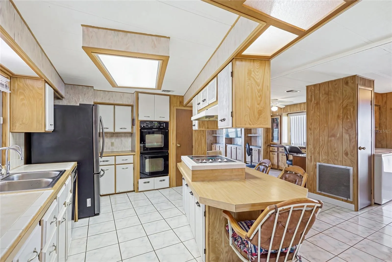 Kitchen with island