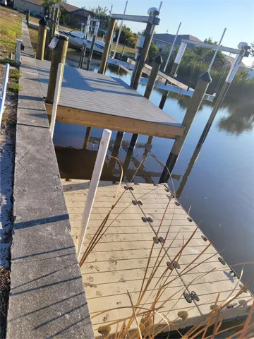 Dock/Lift