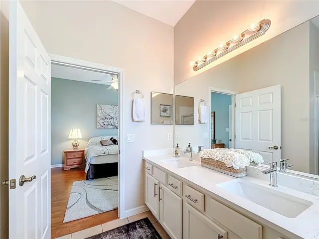 2ND MAIN BATHROOM