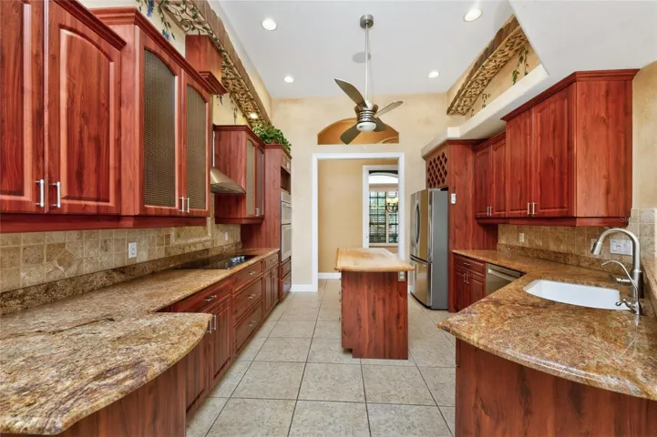 There's plenty of cabinetry and countertop space in this kitchen!