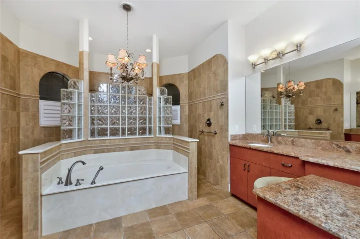 Double vanities plus dressing table area is perfect!