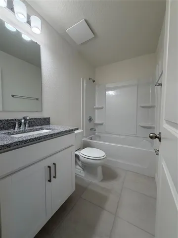 Secondary Full Bathroom
