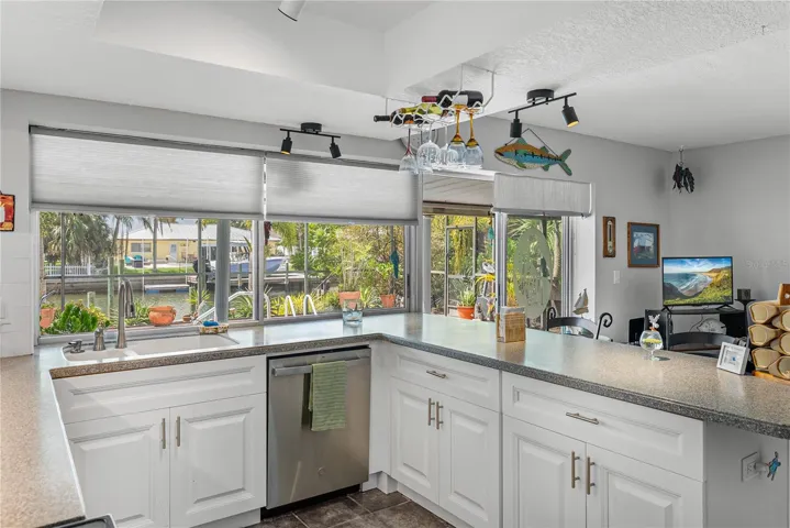 CORIAN counter tops, NEW APPLIANCES and NEW Cabinets