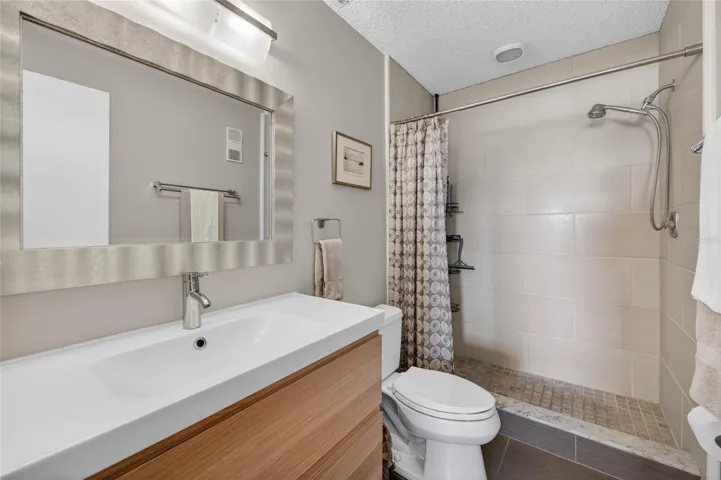 Primary En-Suite Bathroom