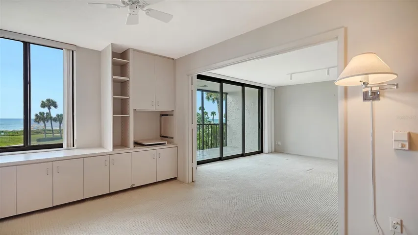 2nd bedroom/den