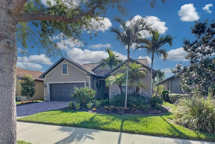 Such a pretty home!