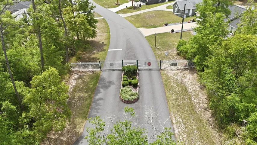 Entrance to Lakeview Woods