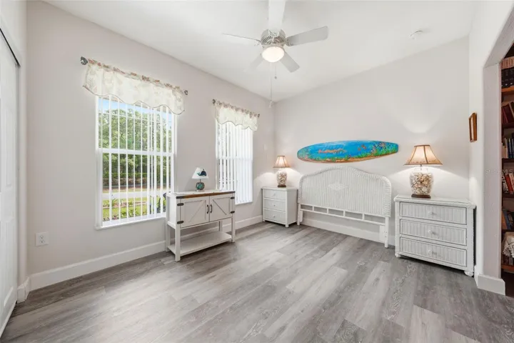 Nice and bright Guest bedroom with adjacent den