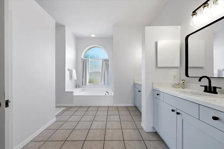 Large Primary Ensuite with Tasteful Updates
