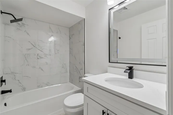 Second-Floor Shared Bathroom