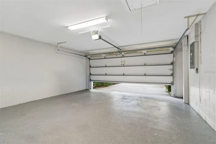 2 Cars Garage