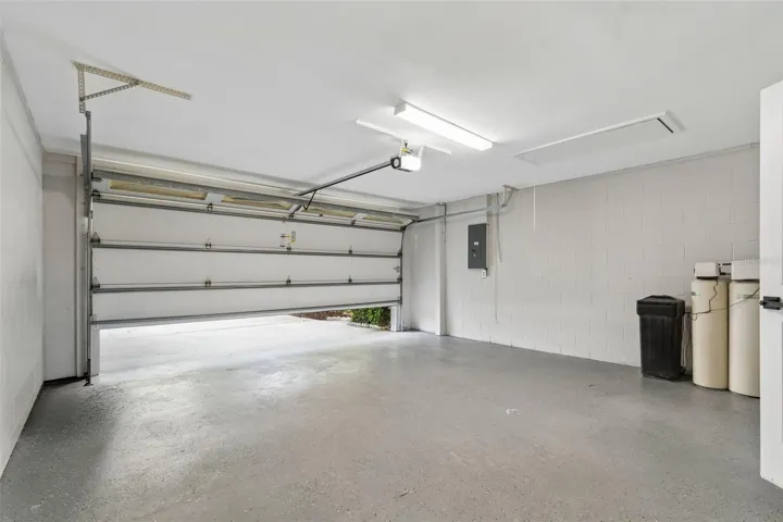 2 Cars Garage
