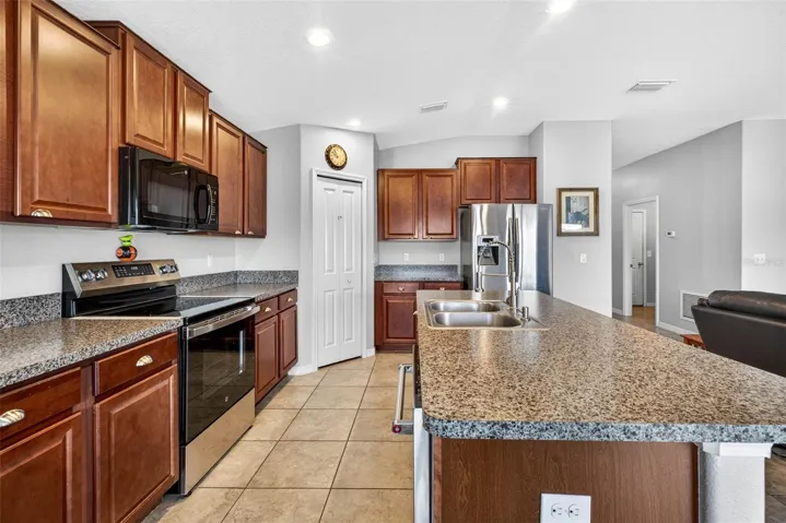 Kitchen has 42" cabinets and all appliances convey