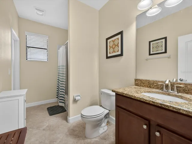 Secondary en-suite Master bathroom