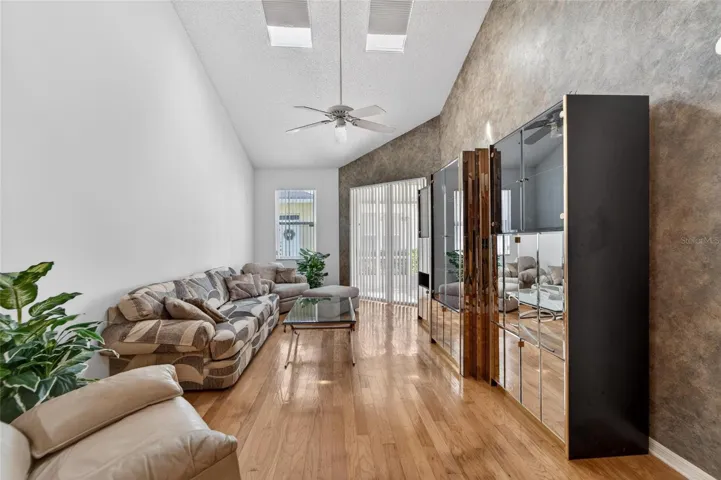 Living Room High Celings