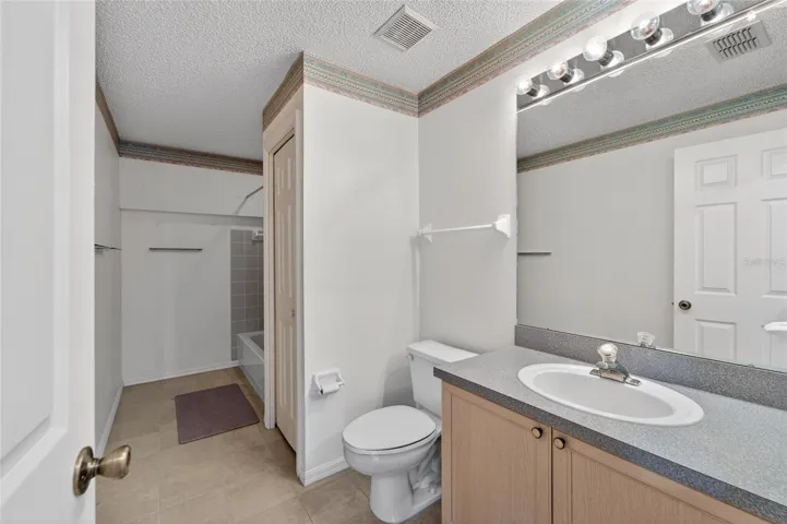 2nd floor Bathroom