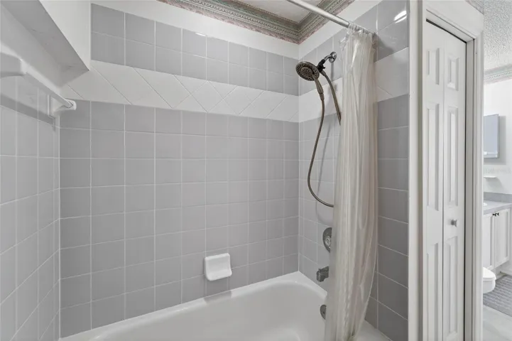 2nd Floor tub and shower