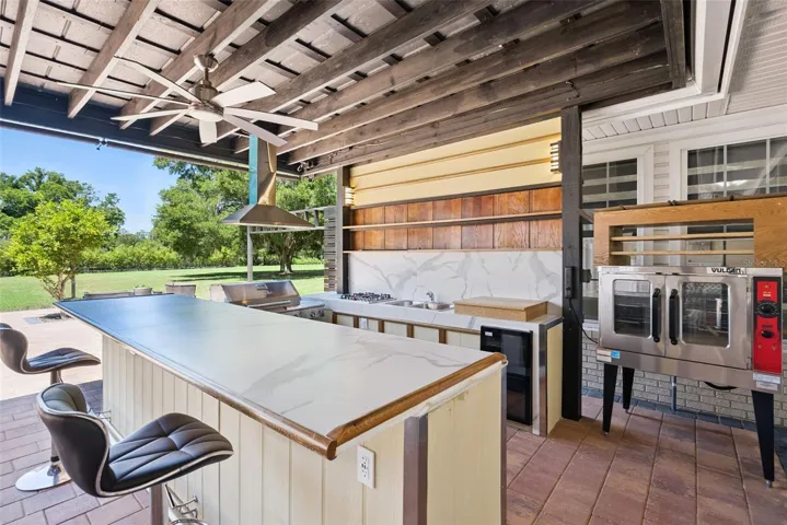 Outdoor Kitchen