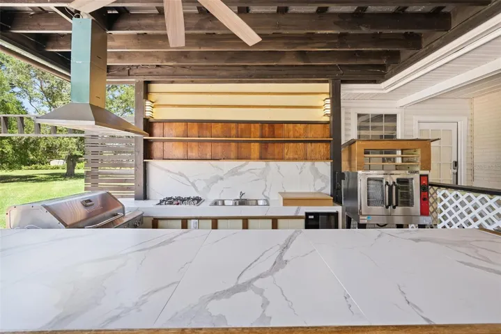 Outdoor Kitchen (w/Pizza Oven)