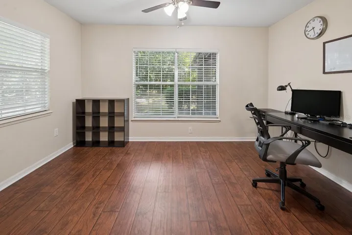 Office/bonus space adjacent to primary bedroom