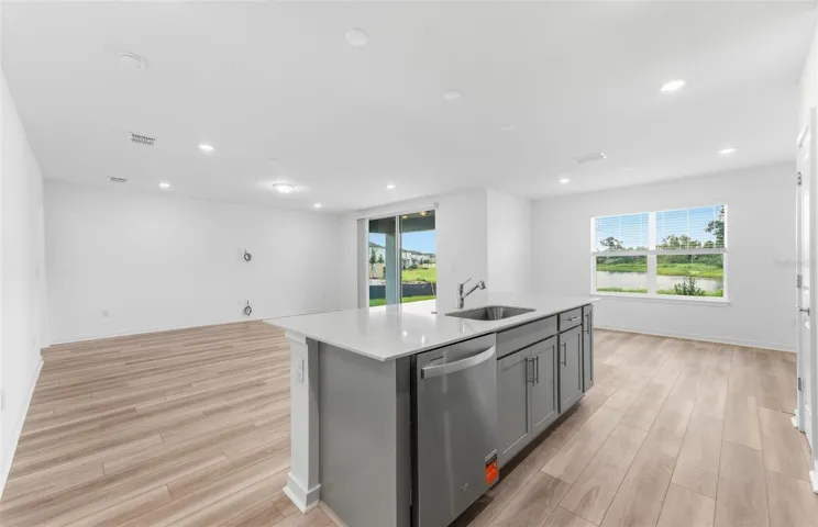 Center Island w/Storage