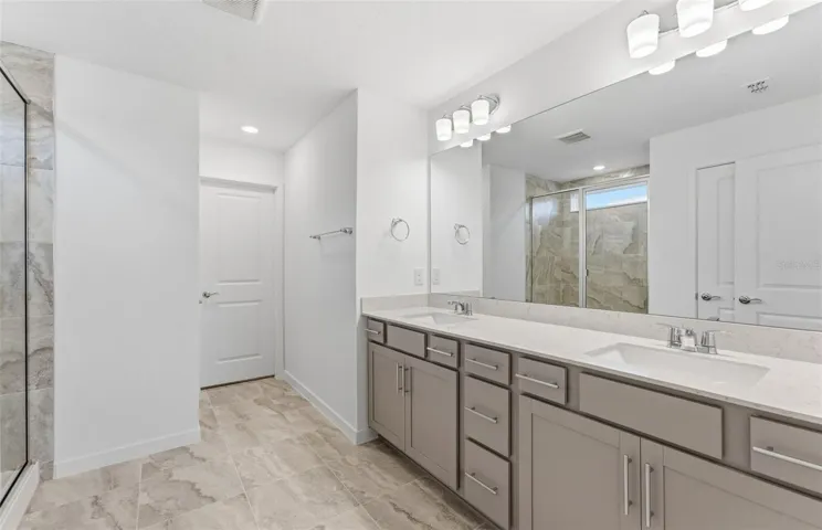 Owner's Bath w/Dual Sinks