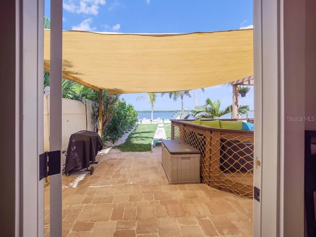 Oversized Utility Room makes Packing for a Boat Day Easy!
