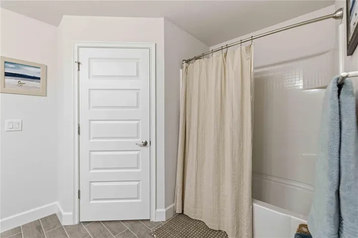 Shower/Bath & Separate Toilet Closet
