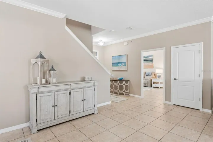 Foyer/Dining Room (1)