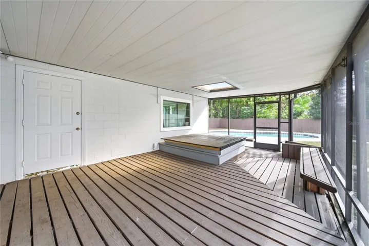 Outdoor deck