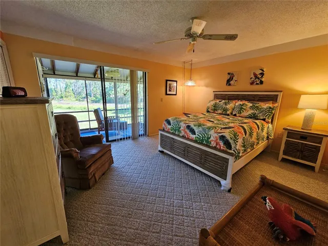 Master bedroom-queen