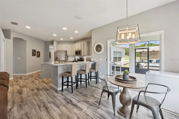 Breakfast Bar and Charming Breakfast Nook