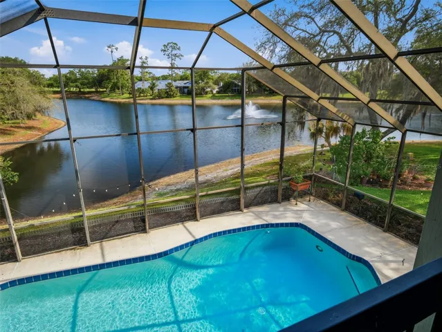 upper Balcony Pool - Lake View