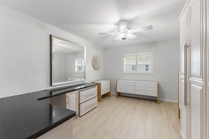 2ND BEDROOM USE AS A BEDROOM OR AN OFFICE AND LOTS OF STORAGE