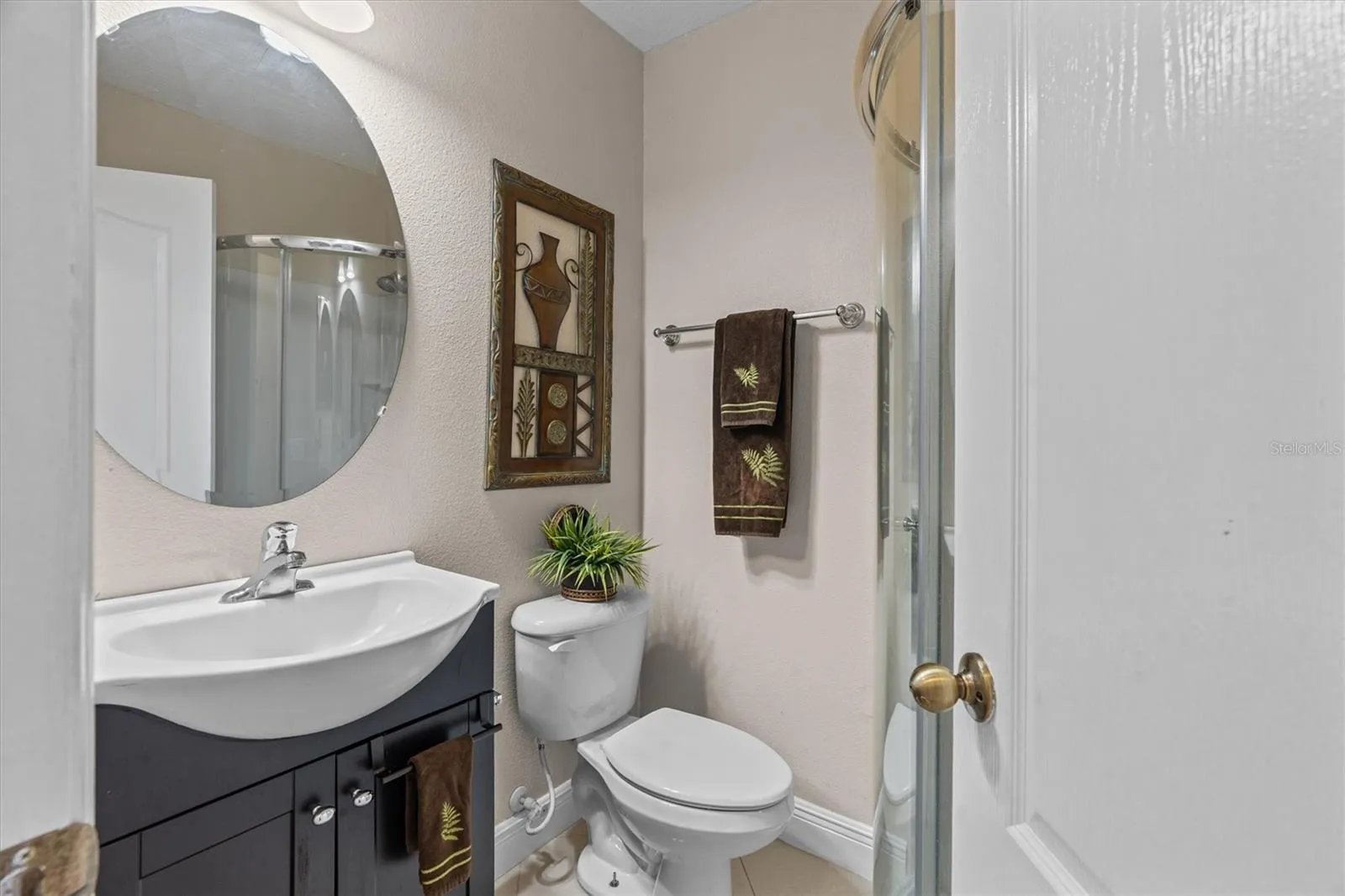 DOWNSTAIRS FULL BATH