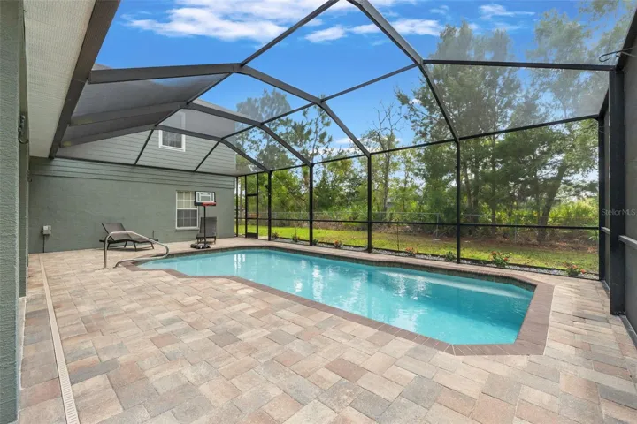 pool/lanai