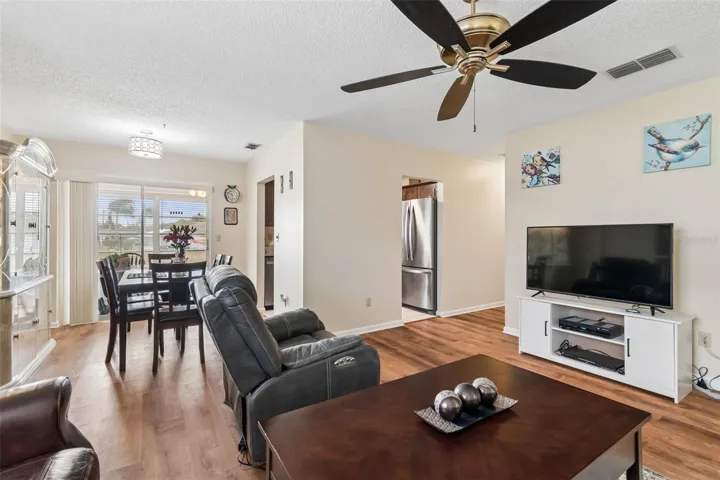 Living room/dining room