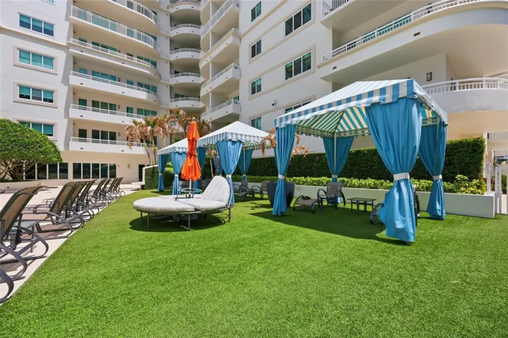 Cabanas & chaises available