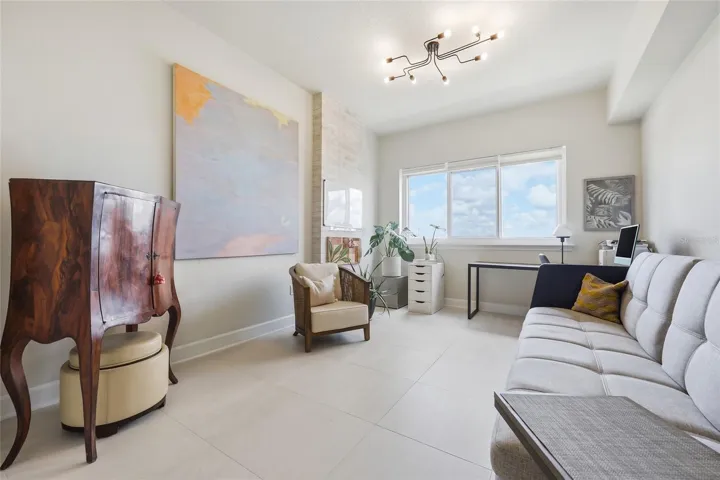 Light & bright secondatry bedroom