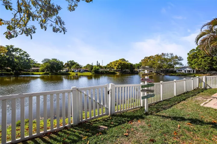 Private lakefront setting in the heart of Dunedin